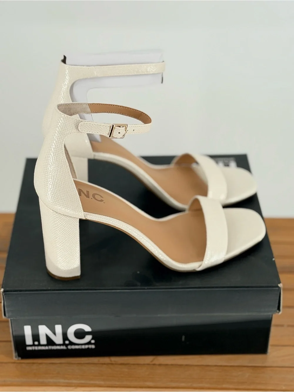 New Women’s INC International Concepts Ankle-Strap Block Heel Sandals size 9M